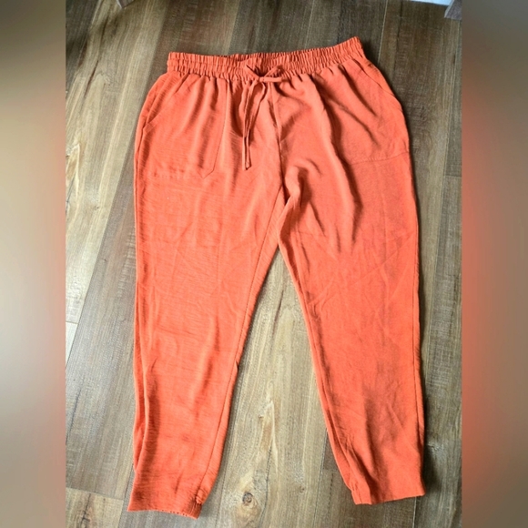 Women plus size orange joggers capri - Picture 1 of 5